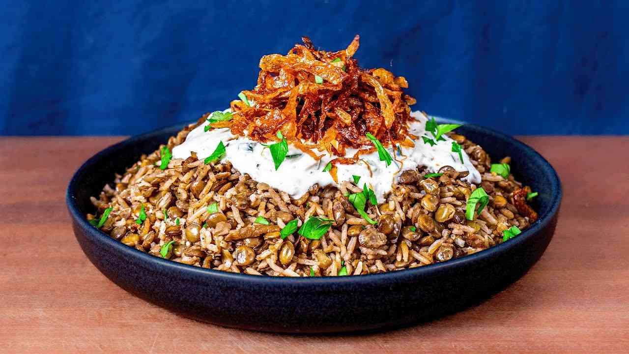 Palestinian Mujadara – Hearty Lentils and Rice with Crispy Onions